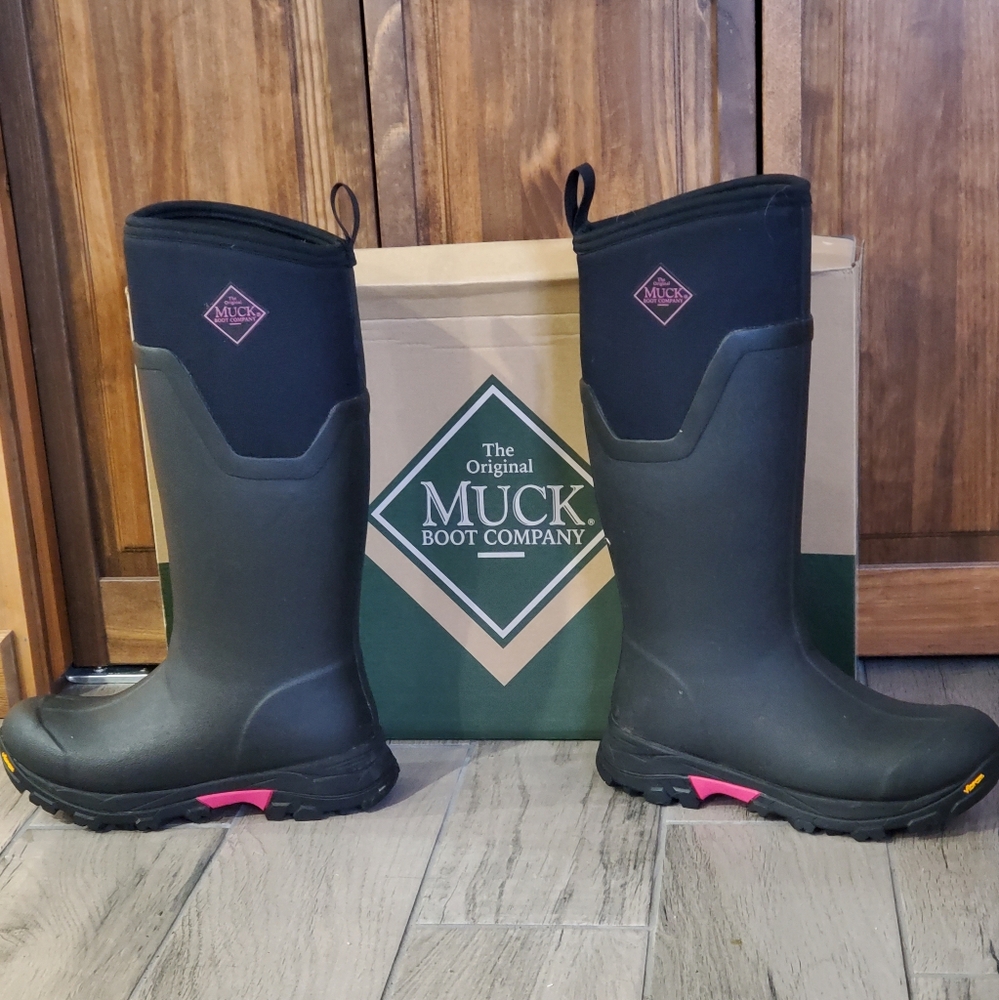 Muck Boots women's size 9